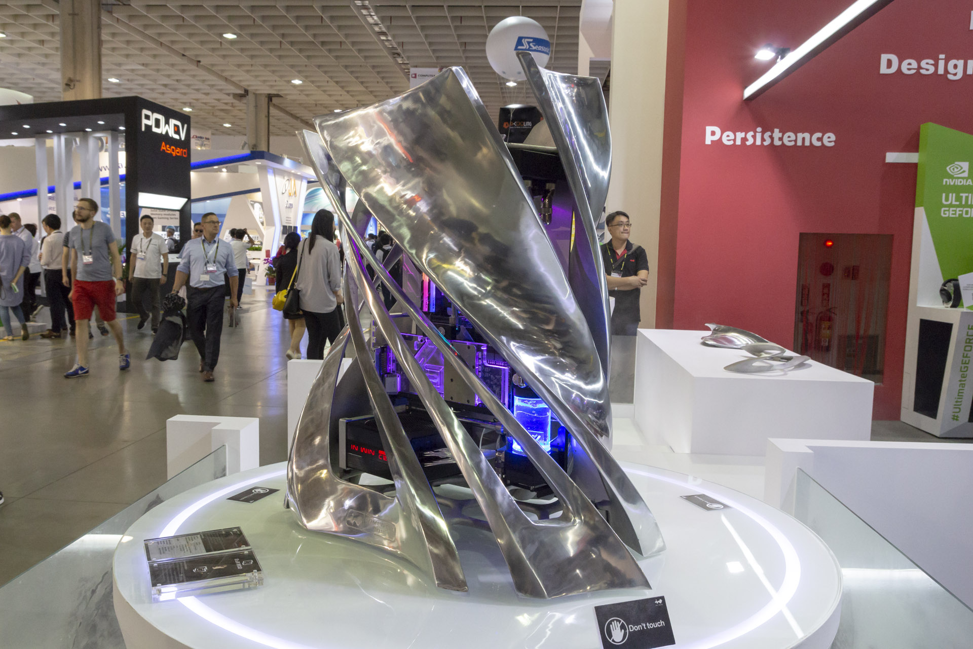 In Win reveals Z-Tower, 915, and 317 chassis | bit-tech.net